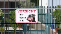 Die Wachhunde stellten den Eindringling – wenig später klickten die Handschellen. (Symbolbild)