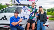 Andi Vojta (Mitte) mit Catcher-Car-Pilot Reini Sampl und Anna Gasser.