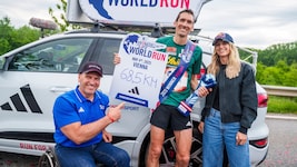 Andi Vojta (Mitte) mit Catcher-Car-Pilot Reini Sampl und Anna Gasser.