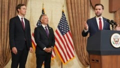 Von links: Trump-Schwiergersohn Jared Kushner, der Gesandte Steve Witkoff und US-Vizepräsident ...