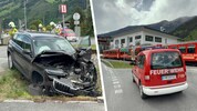 Das Auto wurde im vorderen Bereich komplett demoliert.