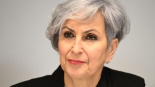 Ministerin Sporrer legt den Gesetzesentwurf vor.