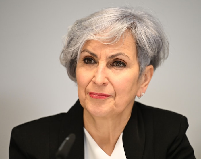 Ministerin Sporrer legt den Gesetzesentwurf vor.