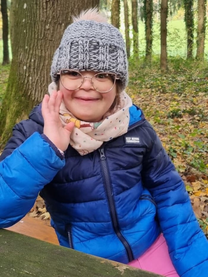 Leonie ist gerne in der Natur unterwegs.