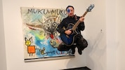 Alf Poier in Wien bei seiner Vernissage in der Galerie Kaiblinger: Er ging in die Luft ...