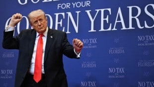 Abseits vom Golfplatz ist Trump bewegungstechnisch nur für seine kurzen Tänzchen bekannt – er ...