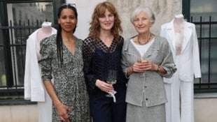 Entspannte Stimmung beim Jubiläumsabend: Ballett-Profi Rebecca Horner (li.), Designerin Michaela ...