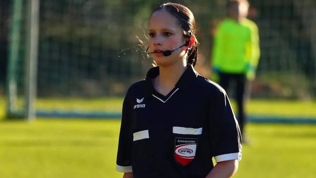 Erst 14 Jahre alt und schon vier Partien geleitet: Sarah hat am Platz alles im Griff.