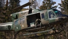 Die „Agusta-Bell 212“ des Österreichischen Bundesheeres sind leichte Mehrzweckhelikopter, die ...