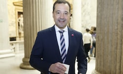 Gerald Loacker darf sich freuen, der Natioanrat hat ihn als Mitglied für den Europäsciehn ...