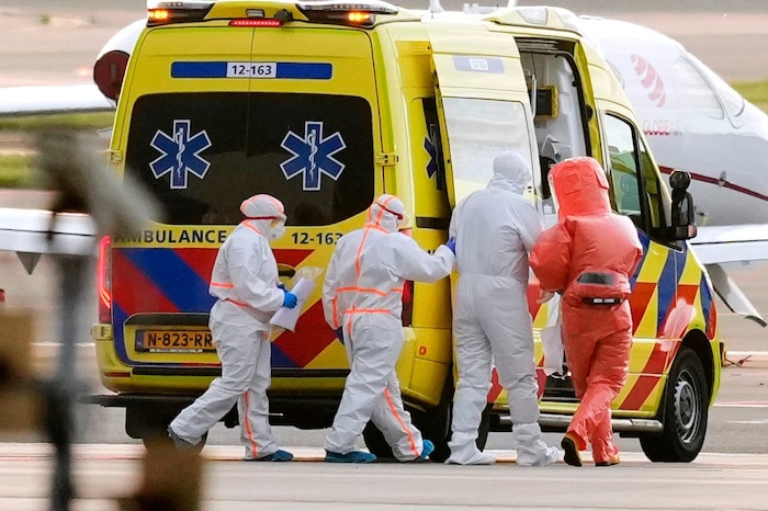 Ein Flugzeug mit mindestens einem Passagier des Kreuzfahrtschiffs, auf dem das Hantavirus ...