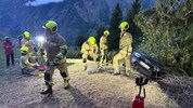 Die FF Matrei sicherte das Fahrzeug mittels Greifzug und Freilandverankerung.