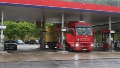 In der Slowakei wird das Tanken für Ausländerinnen und Ausländer wieder billiger. Auch die ...