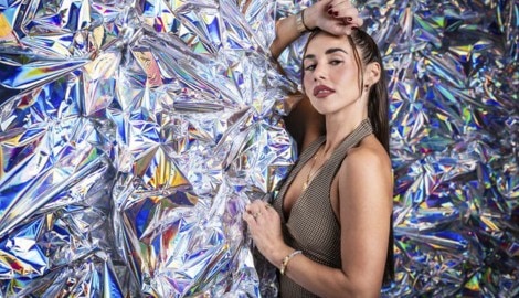 Sarah Engels erlebte bei der Landung in Wien einen Schock: Der Koffer mit ihren ESC-Outfits ist ...