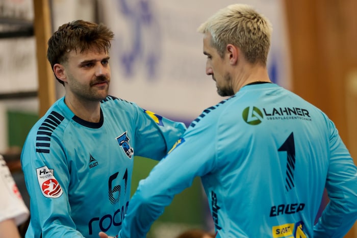 Vöslau-Keeper Florian Kaiper (li.) wurde in der Schlussphase zum Matchwinner.