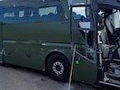 Bei einem Überholmanöver touchierte ein Lkw den Bundesheerbus. 