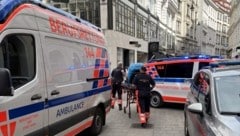Ein Suppentopf stürzte in einem Wiener Lokal zu Boden und traf drei Männer mit der brühend ...