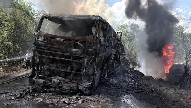 Nach dem Crash fingen beide Fahrzeuge Feuer.