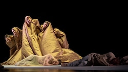 Allegorien der schmerzerfüllten Menschheit zeigt Jessica Lang in ihrem Ballett „Let Me Mingle ...