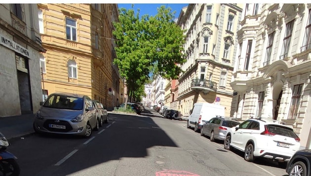 Protest mittels Straßen-Graffiti gegen das geplante Projekt.
