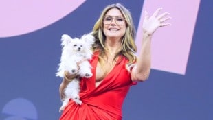 Heidi Klum begrüßte das Publikum in Hamburg gemeinsam mit „Hans, Franz und Fritz“. Aber wer ...