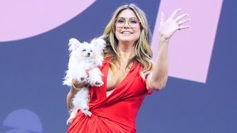 Heidi Klum begrüßte das Publikum in Hamburg gemeinsam mit „Hans, Franz und Fritz“. Aber wer ...