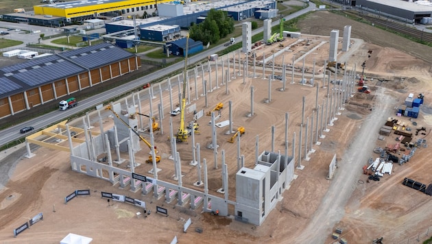 Hier im Ennshafen entsteht auf 6900 Quadratmetern das erste Verteilzentrum von Amazon in ...