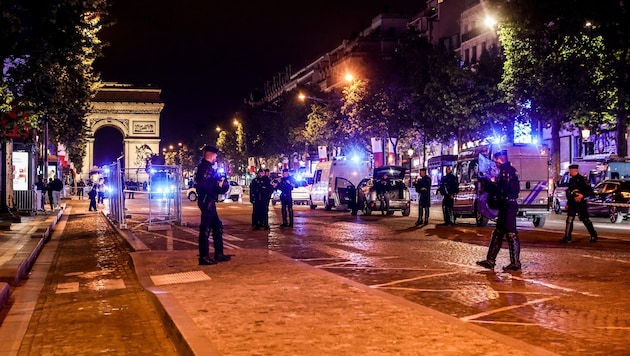 Die Pariser feierten auf der Champs-Élysées.