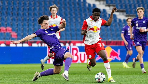 Aboubacar Camara (re.) wurde zum besten U22-Spieler der 2. Liga gewählt.