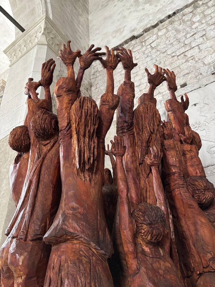 Eindrucksvolle Statue im Dom in Venzone.