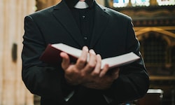Ein Pastor aus Hamburg soll einen 15-Jährigen mehrfach missbraucht haben.
