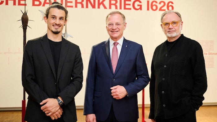 Historiker Konstantin Ferihumer, Landeshauptmann Thomas Stelzer, OÖLKG-Chef Alfred Weidinger