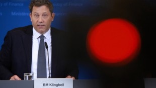 Finanzminister Klingbeil (SPD) muss wohl den Sparstrumpf auspacken.