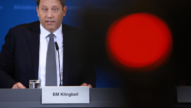 Finanzminister Klingbeil (SPD) muss wohl den Sparstrumpf auspacken.