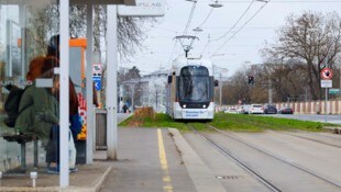 Mit dem Zustand der Haltestellen – am Symbolbild eine in Linz – sind so einige Fahrgäste ...