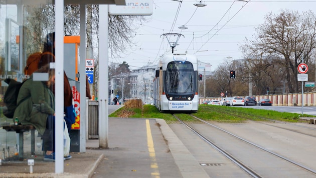 Mit dem Zustand der Haltestellen – am Symbolbild eine in Linz – sind so einige Fahrgäste ...
