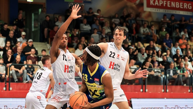 Für UBSC (v. Gerald) gab’s kein Vorbei gegen die Bulls um Green (l.) und Krstic.