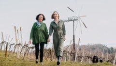 Mama Hermengild und Tochter Nadja im Garten ihres Hauses in der Südsteiermark nahe Leibnitz.