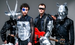 Wirbel um Cosmós „Staniolpapier“-Kostüm beim ESC 2026: Fans spotten über den Disco-Ritter-Look