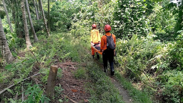 Einsatzkräfte suchten rund um den Vulkan Dukono nach Vermissten.
