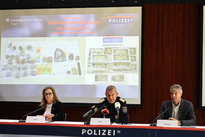 LKA Tirol-Chefin Katja Tersch, Landespolizeidirektor Helmut Tomac und der Chef der Innsbrucker ...