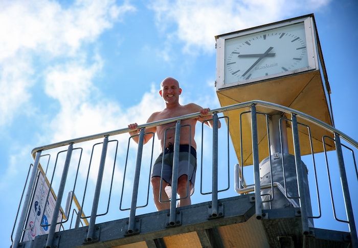 Markus Iser als erster offizieller Gast auf der Rutsche.