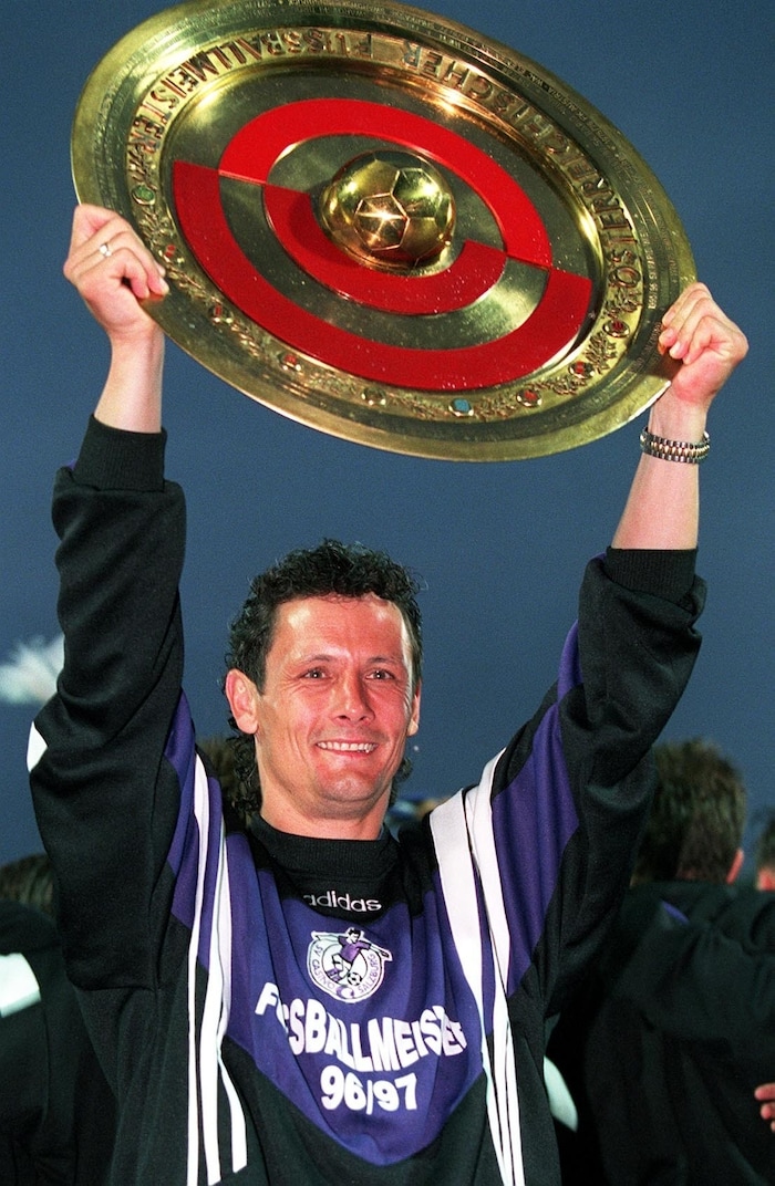 Herberit Weber stemmte als Salzburg-Trainer 1997 den Meisterteller.