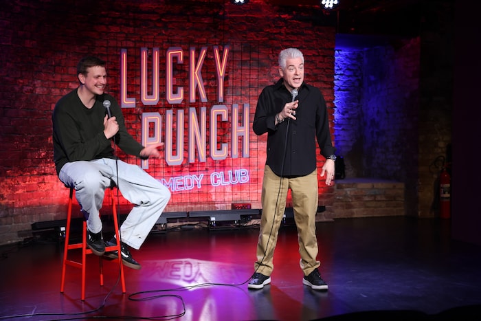 Richtig witzig: der deutsche Comedian und Host Hauke van Göns (li., mit Michael Mittermeier) ...