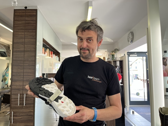 Tobias Altenburger tüftelt derzeit an Krallen für Schuhe.