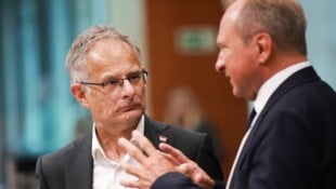 Finanzminister Markus Marterbauer im Austausch mit dem Amtskollegen aus Luxemburg, Gilles Roth ...