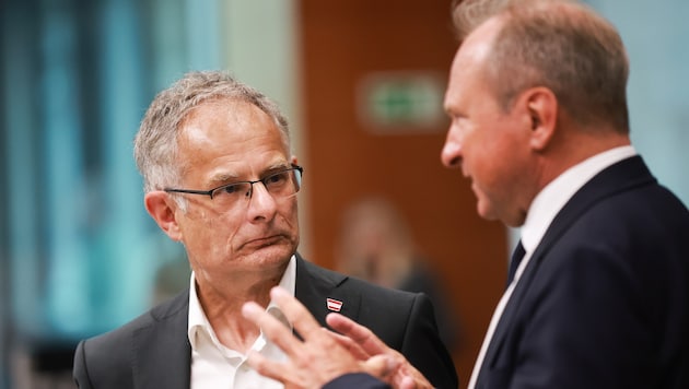 Finanzminister Markus Marterbauer im Austausch mit dem Amtskollegen aus Luxemburg, Gilles Roth ...