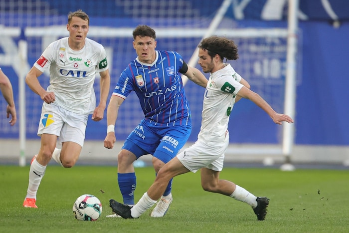 Blau-Weiß ist bei der WSG Tirol gefordert.