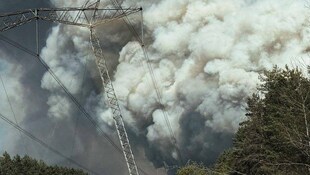 Nach einem Drohnenabsturz lodert in Tschernobyl ein großer Waldbrand.