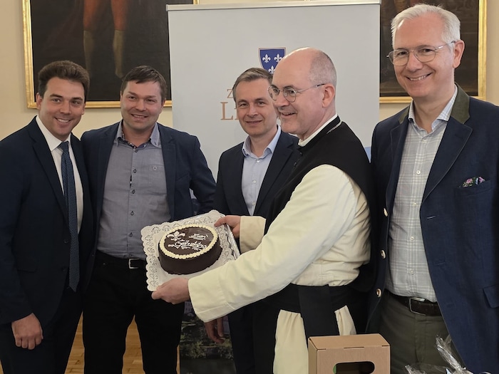 Stadtchef Aichberger, Wirtschaftsdirektor Michael Renz, Präsident Hauer, Abt Pius Maurer und ...